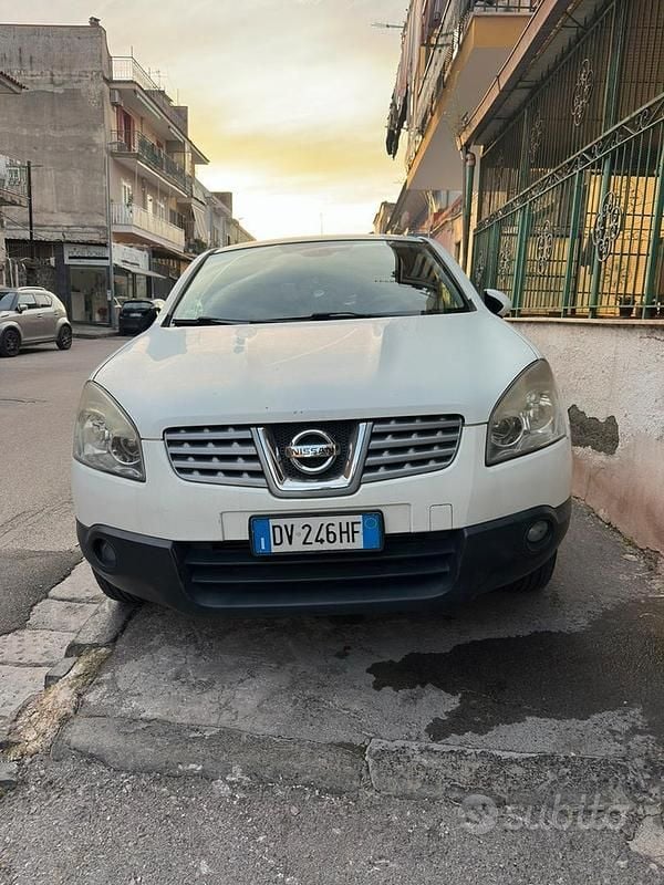 Bianco Usata 2009 Nissan Qashqai SUV | 3850 € (Buon prezzo) - Immagine 1/4