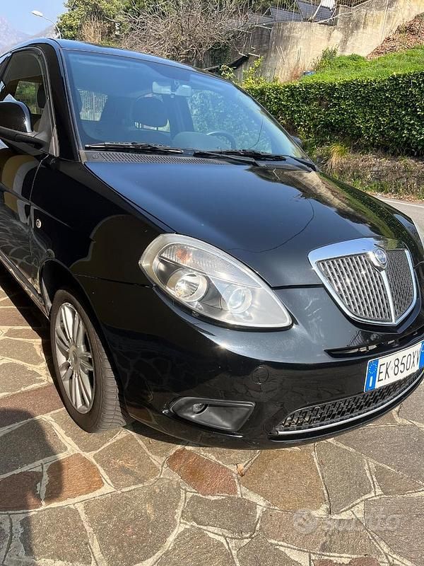 Usata Lancia Ypsilon 69 CV (50 kW) 2011 Nero Utilitaria