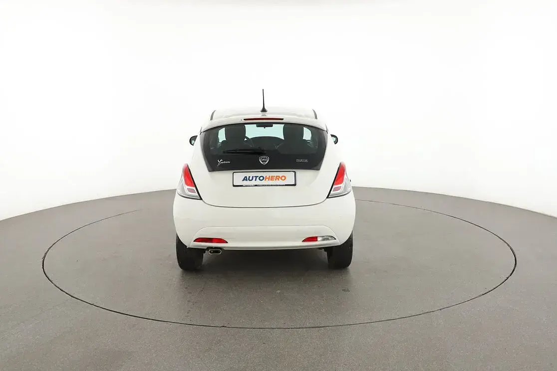 Usata Lancia Ypsilon 70 CV (51 kW) 2022 Bianco Utilitaria