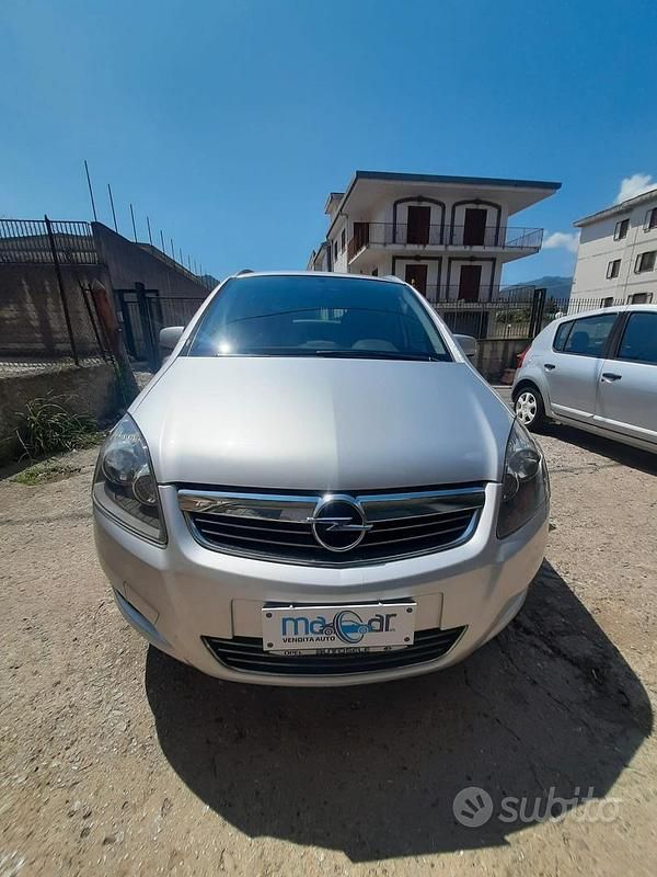Usata Opel Zafira 150 CV (110 kW) 2012 Grigio Monovolume