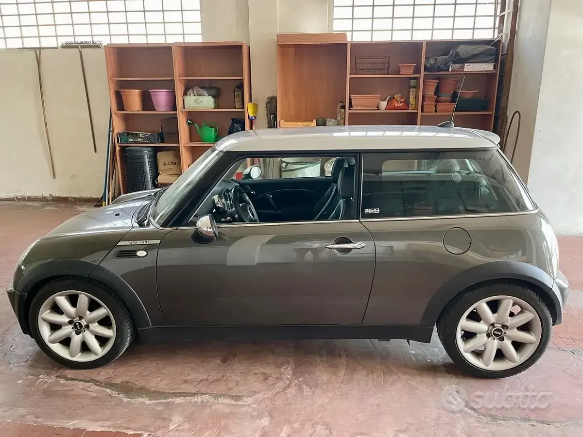 Usata Mini Cooper 116 CV (85 kW) 2005 Grigio Utilitaria
