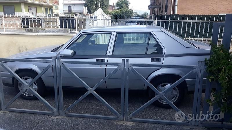 Usata Alfa Romeo 75 105 CV (77 kW) 1992 Grigio Berlina