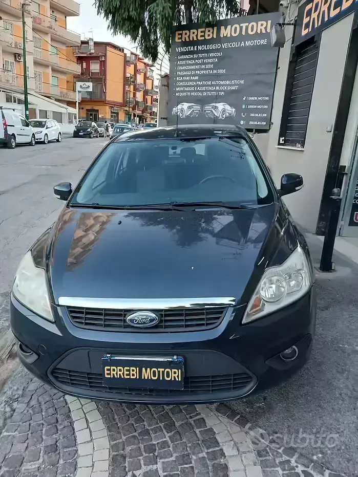 Usata Ford Focus 115 CV (84 kW) 2010 Grigio Berlina