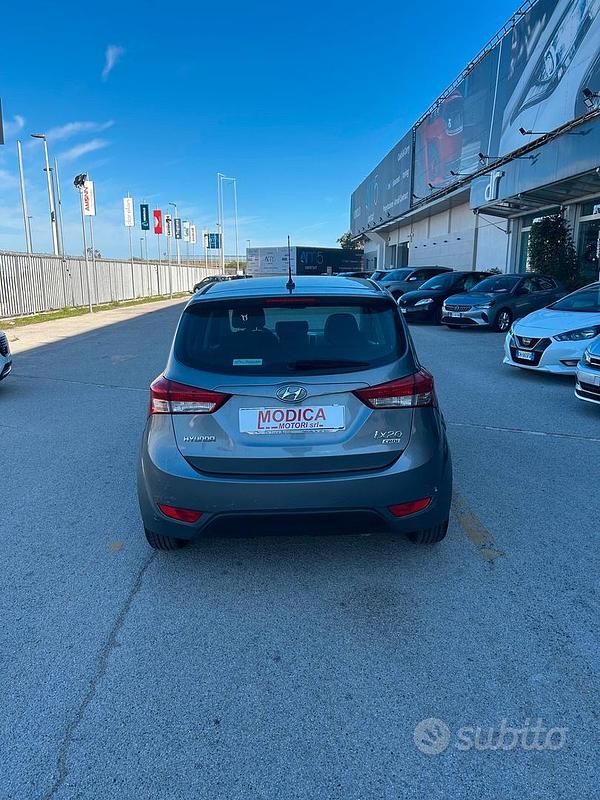 Usata Hyundai ix20 Comfort 116 CV (85 kW) 2014 Grigio Utilitaria