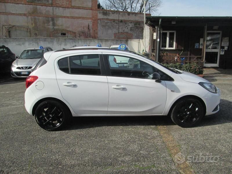 Usata Opel Corsa 90 CV (66 kW) 2016 Bianco pastello Berlina