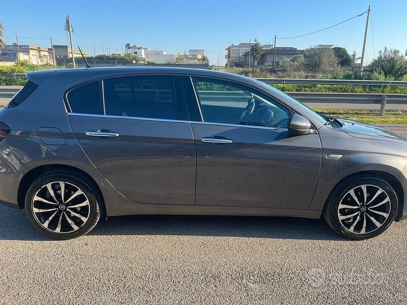 Usata Fiat Tipo Lounge 120 CV (88 kW) 2018 Grigio Berlina