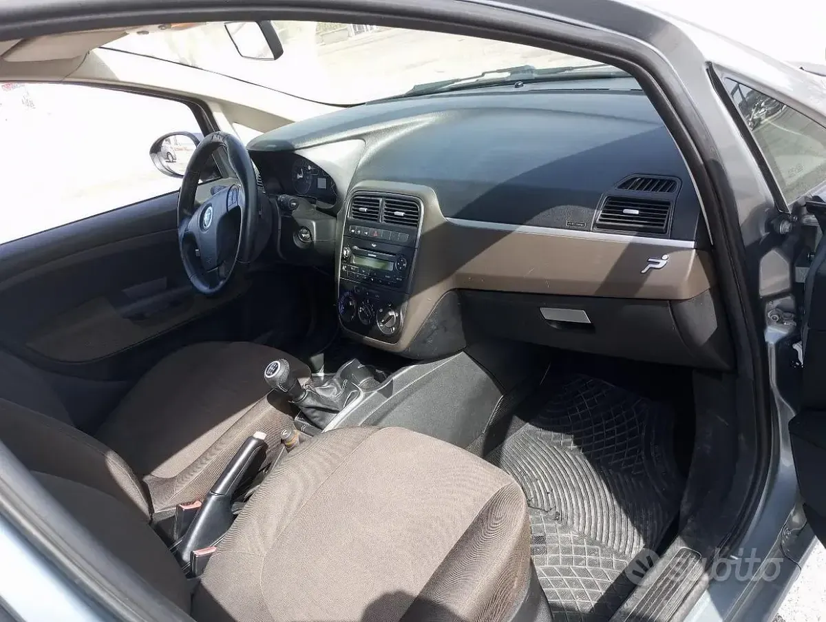 Usata Fiat Grande Punto 75 CV (55 kW) 2007 Grigio Utilitaria