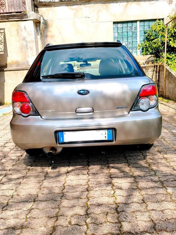 Usado Subaru Impreza 160 CV (117 kW) 2006 Gris Familiar