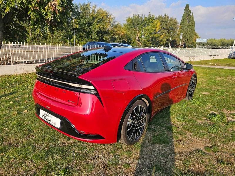 Usata Toyota Prius 223 CV (164 kW) 2024 Rosso Utilitaria