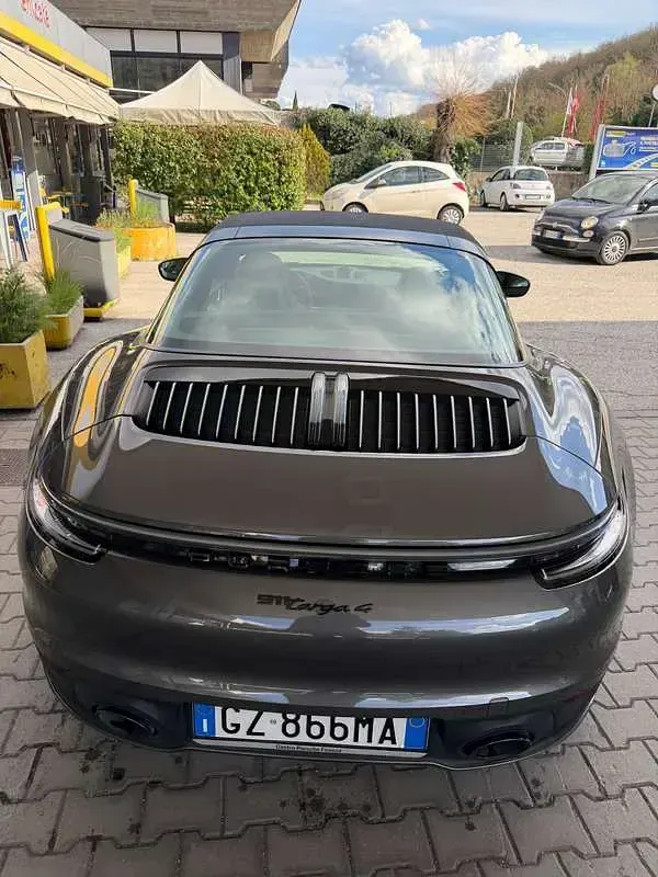 Usata Porsche 992 385 CV (283 kW) 2025 Grigio Cabrio
