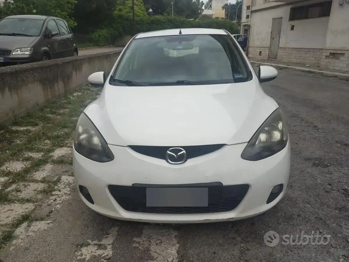 Usata Mazda 2 75 CV (55 kW) 2010 Bianco Utilitaria