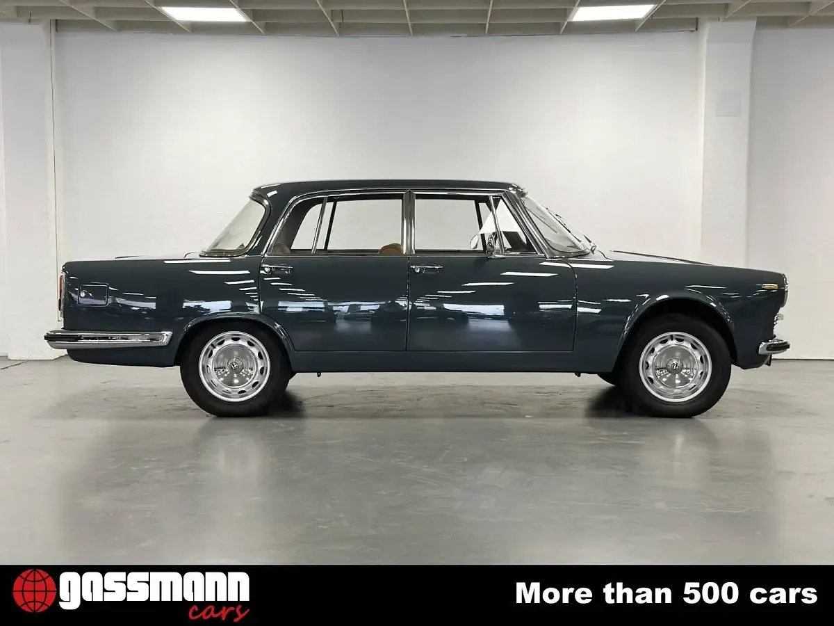 Usata Alfa Romeo 2600 129 CV (94 kW) 1965 Grigio Berlina