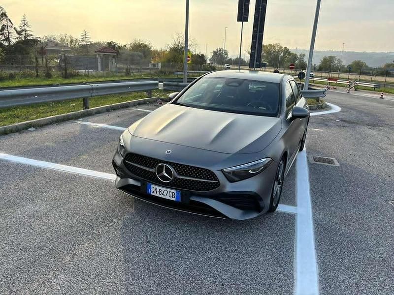 Grigio Usata 2023 Mercedes A200 Advanced Plus Berlina | 32.000 € (Molto cara) - Immagine 1/2