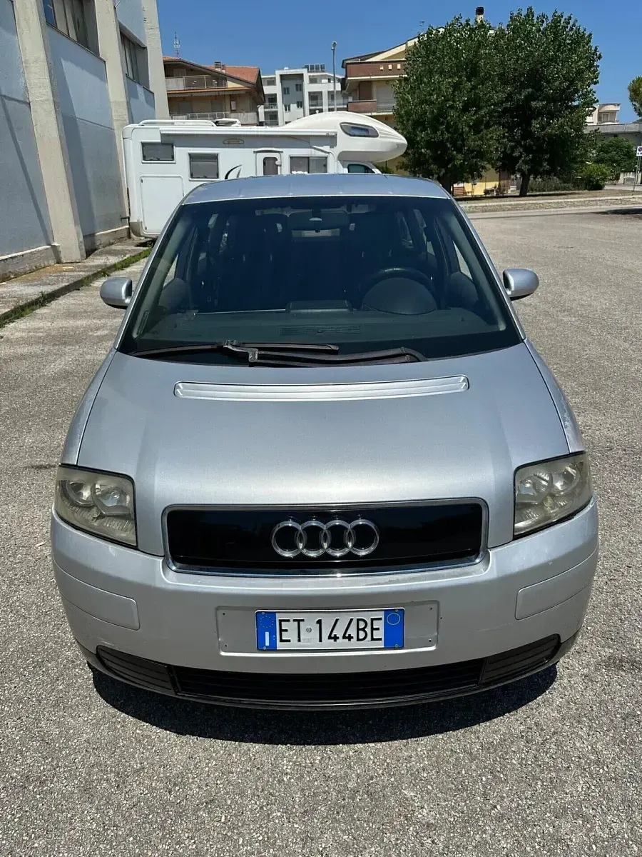Usata Audi A2 75 CV (55 kW) 2005 Argento Utilitaria