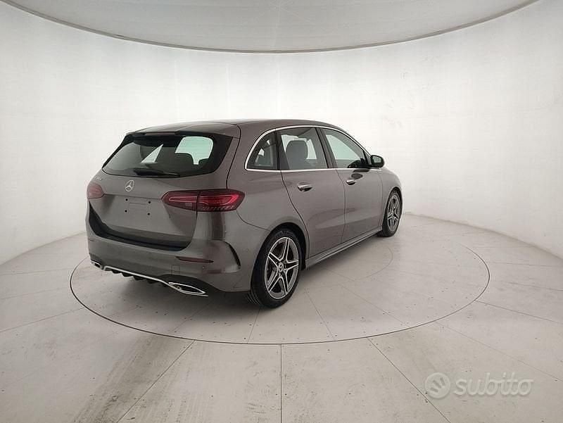 Nuova Mercedes B180 116 CV (85 kW) 2025 Grigio Monovolume