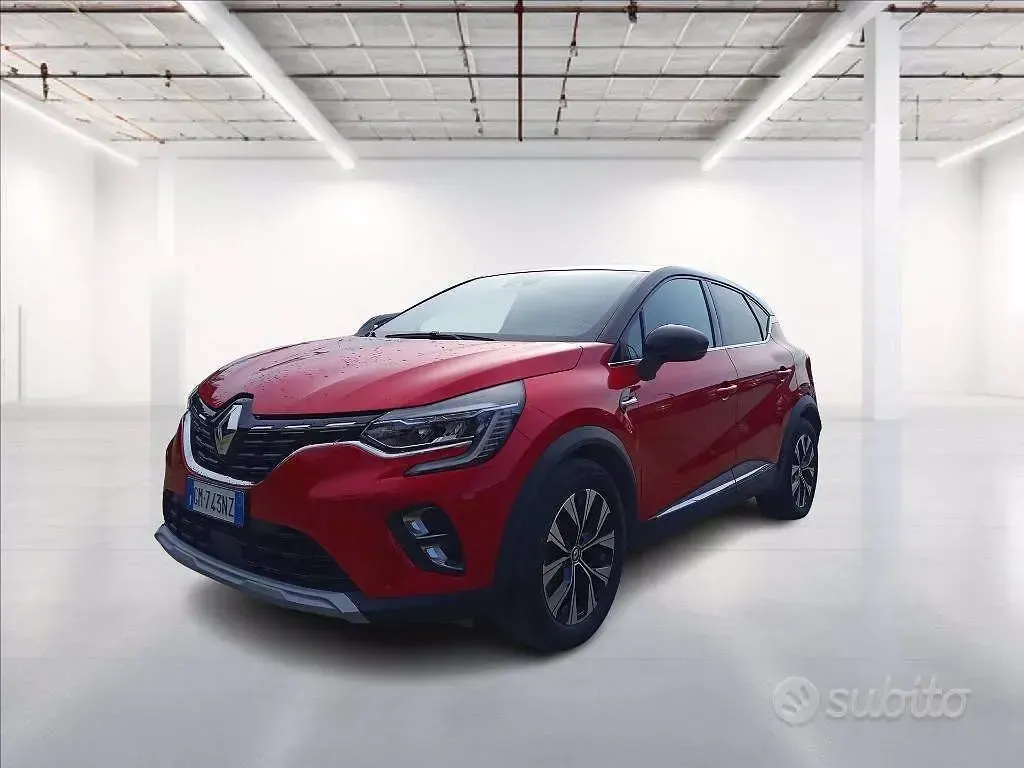 Usata Renault Captur Engineered 145 CV (106 kW) 2023 Rosso metallizzato SUV