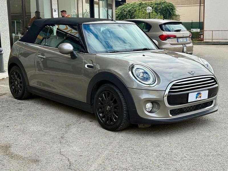 Usata Mini Cooper Cabriolet Hype 116 CV (85 kW) 2019 Grigio Cabrio