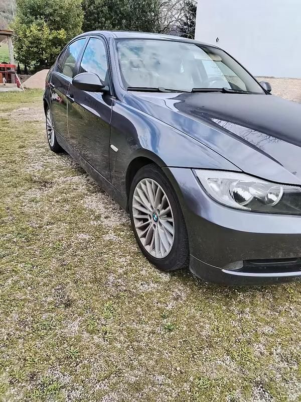 Usata BMW 318 2008 Grigio Berlina