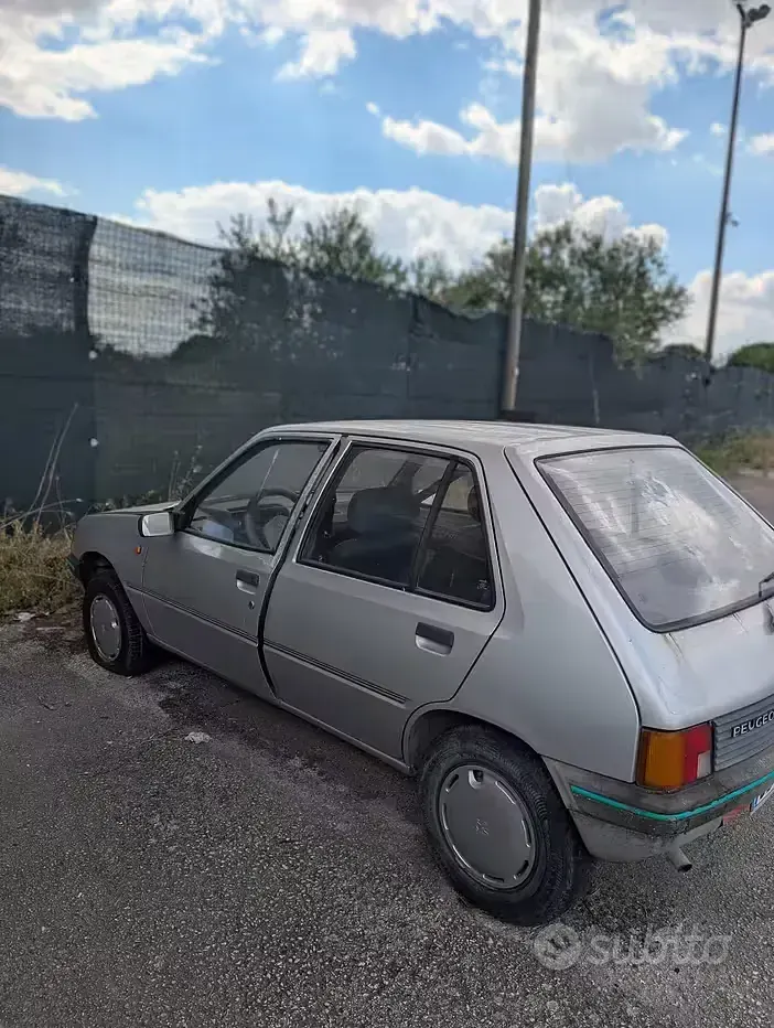 Usata Peugeot 205 49 CV (36 kW) 1984 Utilitaria
