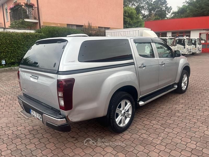 Usata Isuzu D-Max 163 CV (119 kW) 2018 Argento Berlina