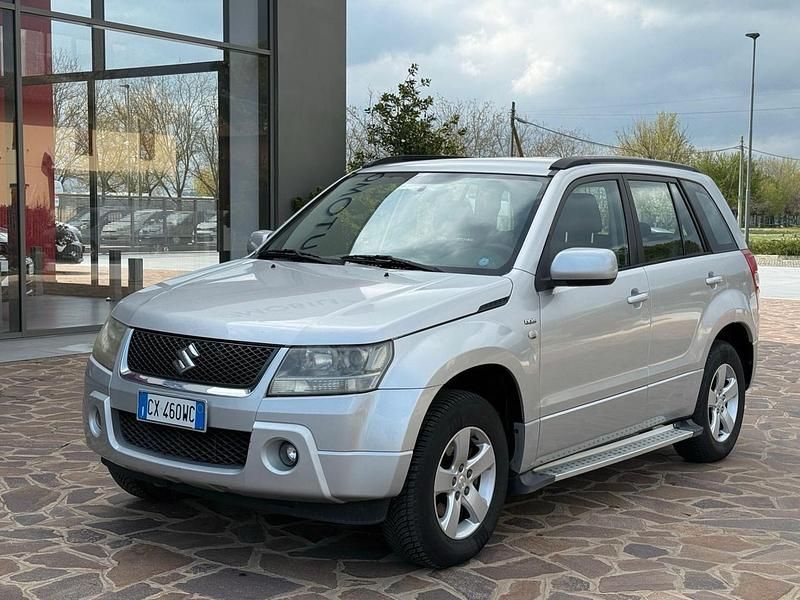 Usata Suzuki Grand Vitara 129 CV (94 kW) 2005 Argento SUV