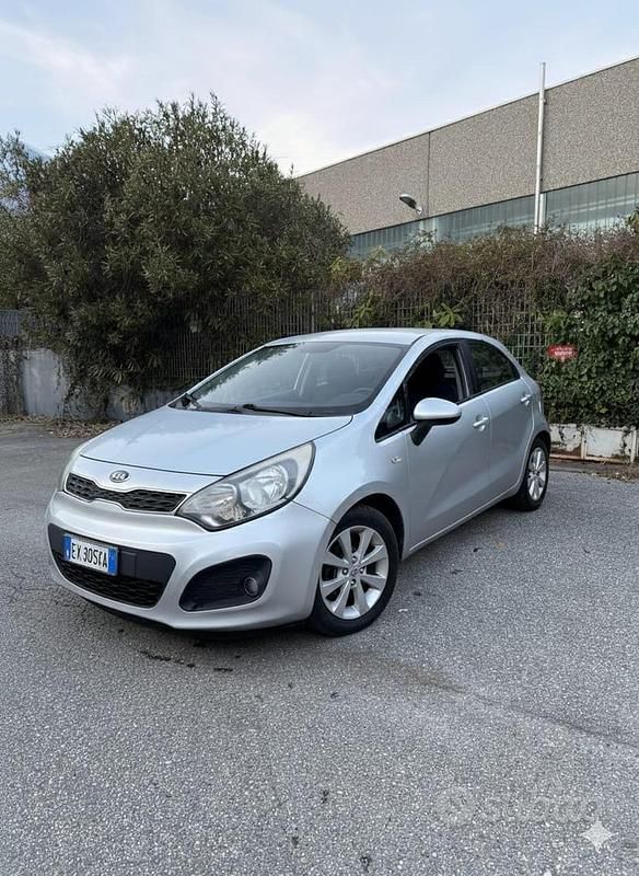 Usata Kia Rio 86 CV (63 kW) 2013 Grigio Berlina