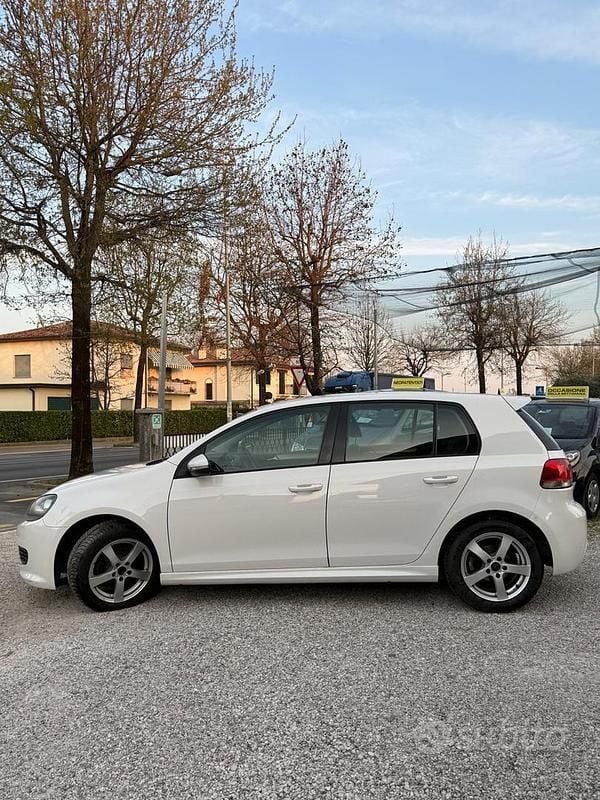 Usata VW Golf VI Highline 104 CV (76 kW) 2011 Bianco Utilitaria