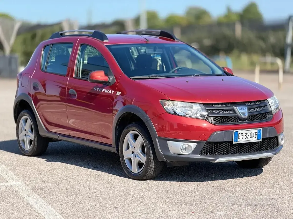 Usata Dacia Sandero Stepway 90 CV (66 kW) 2013 Rosso Berlina