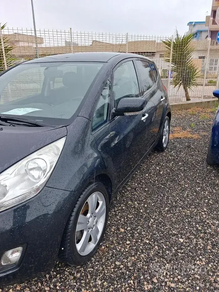 Usata Kia Venga 115 CV (84 kW) 2010 Nero Utilitaria