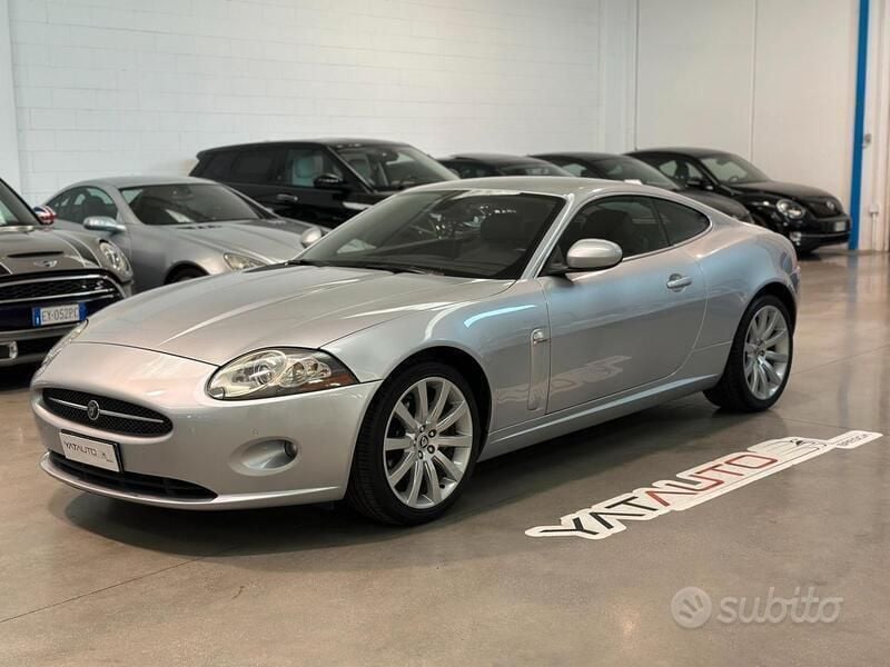 Argento Usata 2007 Jaguar XK Coupé | 28.490 € (Buon prezzo) - Immagine 1/4