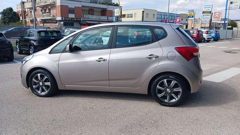 Usata Hyundai ix20 Comfort 124 CV (91 kW) 2019 Argento Utilitaria