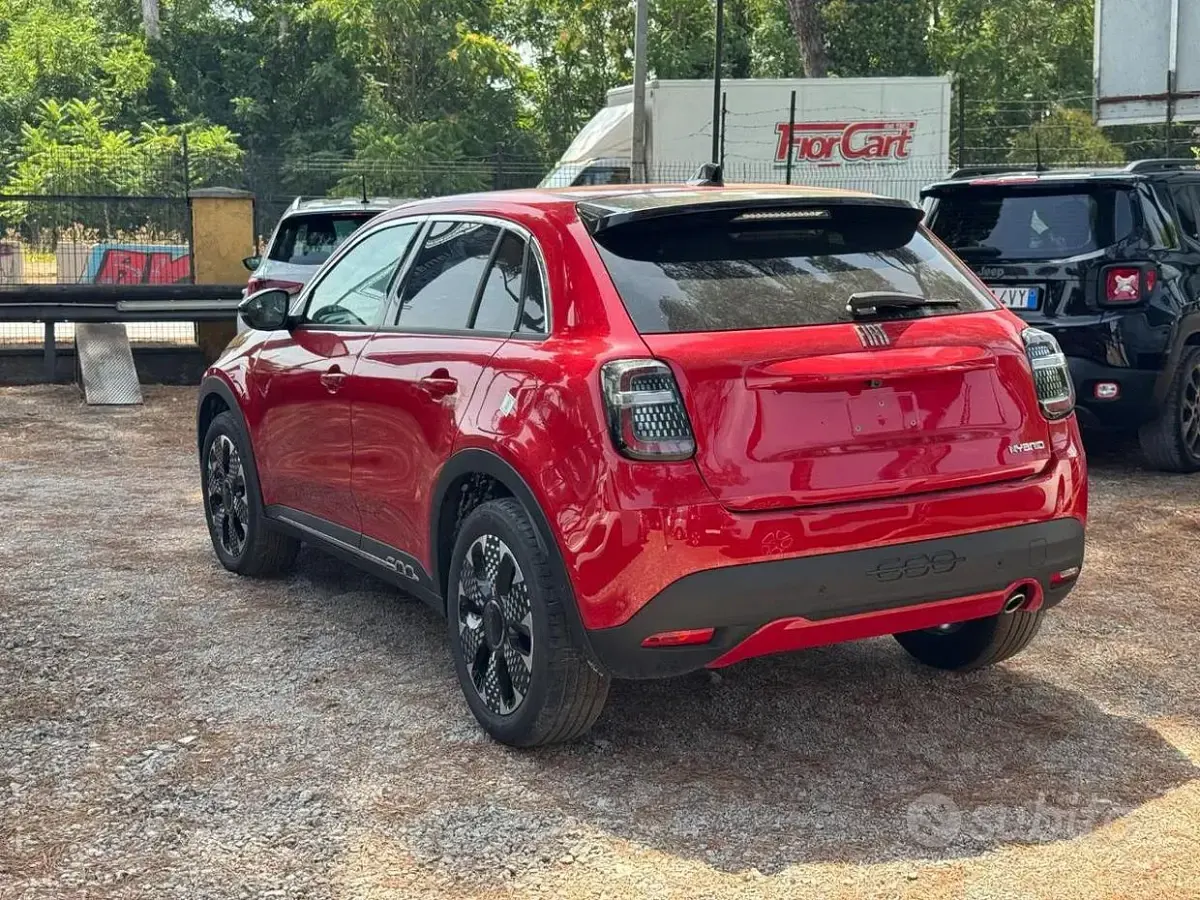 Usata Fiat 600 La Prima 110 CV (80 kW) 2025 Rosso SUV