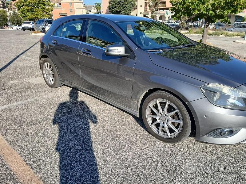 Usata Mercedes A180 Premium 116 CV (85 kW) 2013 Grigio Berlina