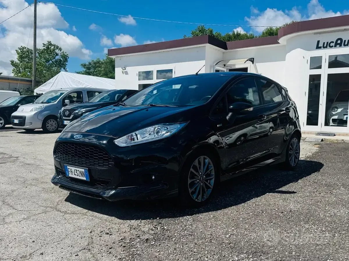 Usata Ford Fiesta ST-Line 75 CV (55 kW) 2017 Nero Utilitaria
