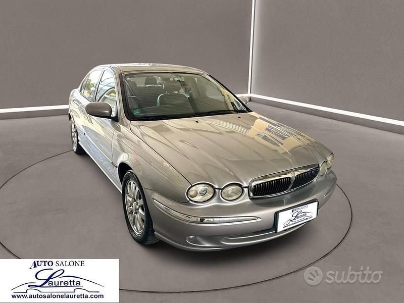 Usata Jaguar X-type Executive 195 CV (143 kW) 2001 Argento Berlina