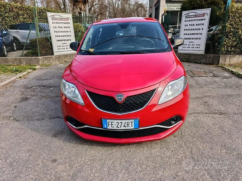 Gebraucht Lancia Ypsilon Platinum 69 PS (50 kW) 2016 Rot Kleinwagen