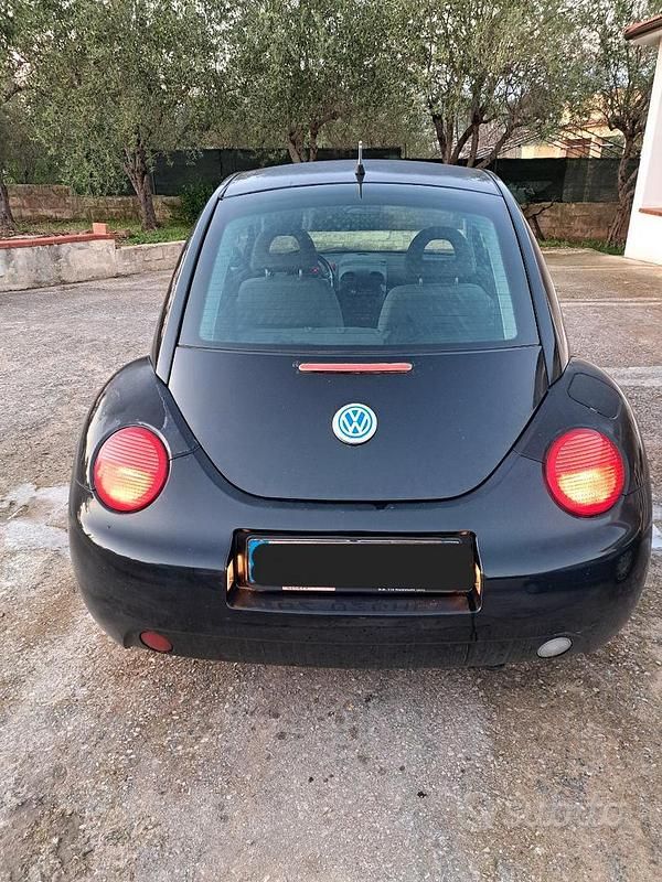 Usata VW New Beetle 90 CV (66 kW) 2001 Nero Utilitaria