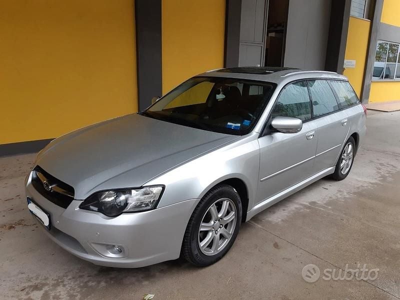 Usata Subaru Legacy 165 CV (121 kW) 2005 Grigio Station wagon