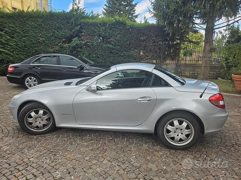 Usata Mercedes SLK200 163 CV (119 kW) 2006 Grigio Cabrio