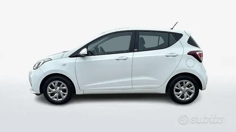 Begagnad Hyundai i10 67 HK (49 kW) 2017 Vit Halvkombi