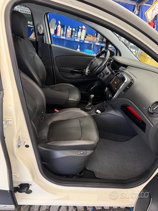 Usata Renault Captur 90 CV (66 kW) 2016 Beige SUV