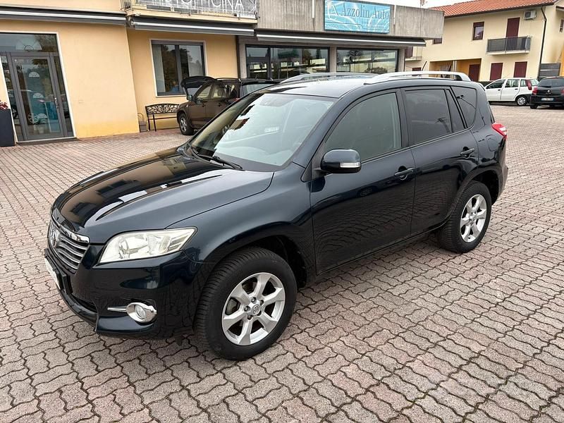 Usata Toyota RAV4 150 CV (110 kW) 2010 Nero SUV