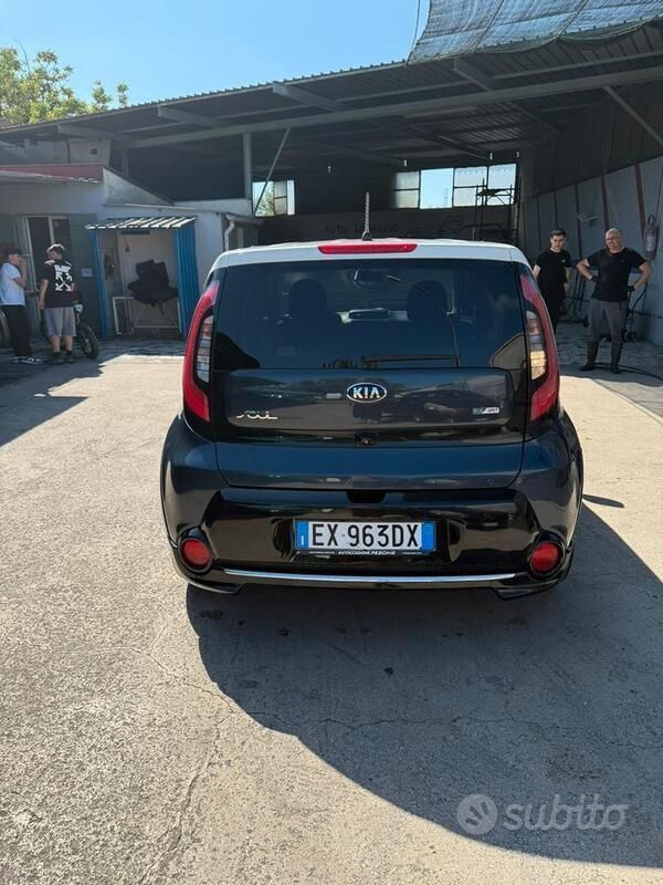 Usata Kia Carens 2014 Nero Monovolume