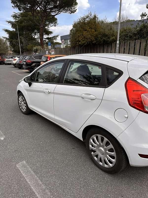 Usata Ford Fiesta Business Edition 80 CV (58 kW) 2013 Bianco Utilitaria