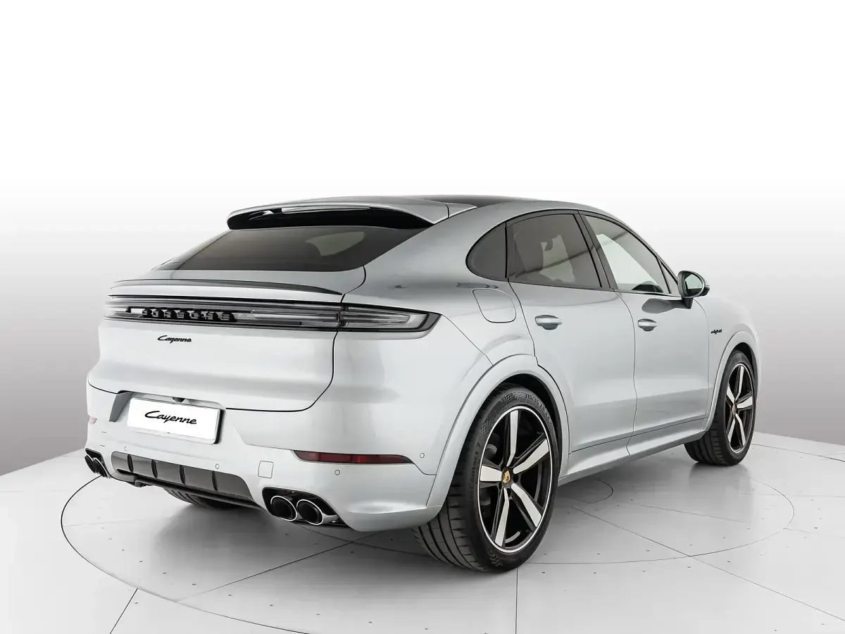 Nuova Porsche Cayenne 2026 Argento dolomite metallizzato SUV