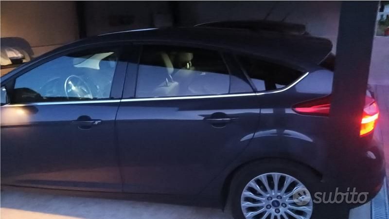 Usata Ford Focus 116 CV (85 kW) 2011 Blu Berlina