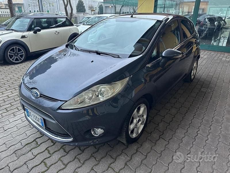 Usata Ford Fiesta Titanium 82 CV (60 kW) 2009 Nero Utilitaria