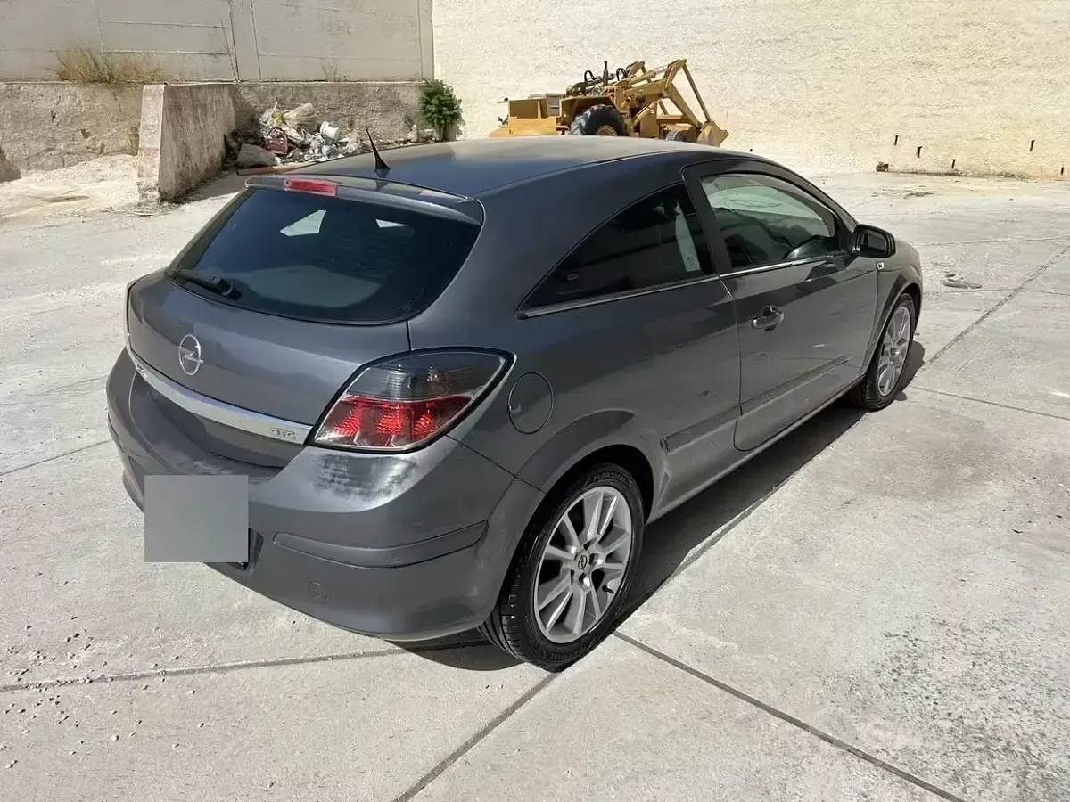 Usata Opel Astra GTC Cosmo 101 CV (74 kW) 2007 Grigio Coupé