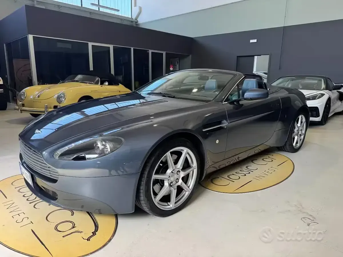 Usata Aston Martin V8 Vantage 385 CV (283 kW) 2007 Azzurro Cabrio