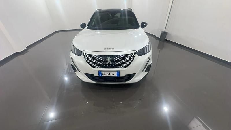 Usata Peugeot e-2008 GT 56 kW (77 CV) 2021 Bianco madreperla SUV